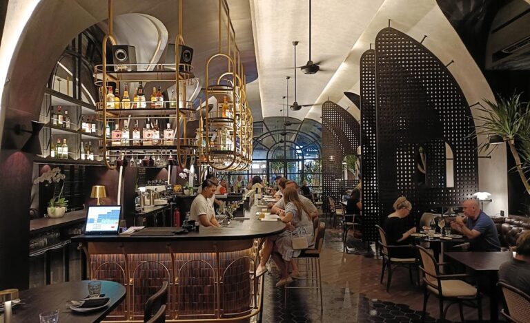 seminyak restaurant, seminyak bar